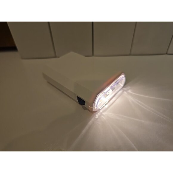 20 X  NEW LED Mini  Flashlights Pocket  Size Lights Wholesale Lot Ten New In Box - Picture 2 of 4